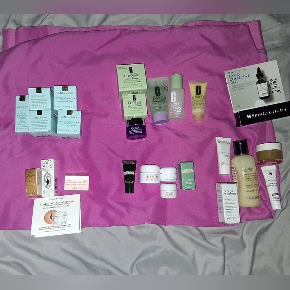 SkinCeuticals Blue and White Cleanser - Picture 3 of 3